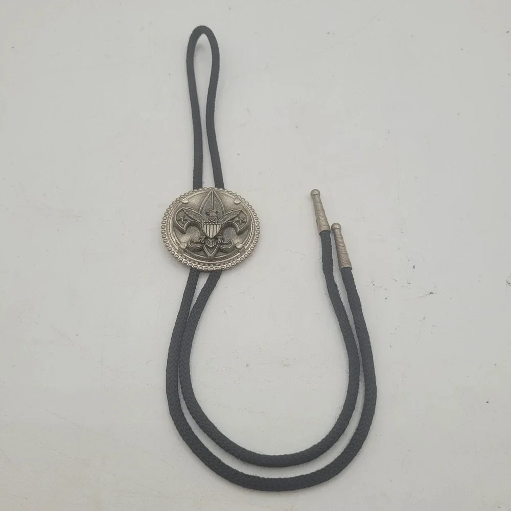 Vintage‎ Boy Scouts Bolo Tie Bolero Eagle Fleur de Lis Round Medallion